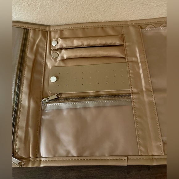 ✨ NEW 8 Other Reasons Jewelry Travel Organizer Case ✨ - Picture 6 of 11